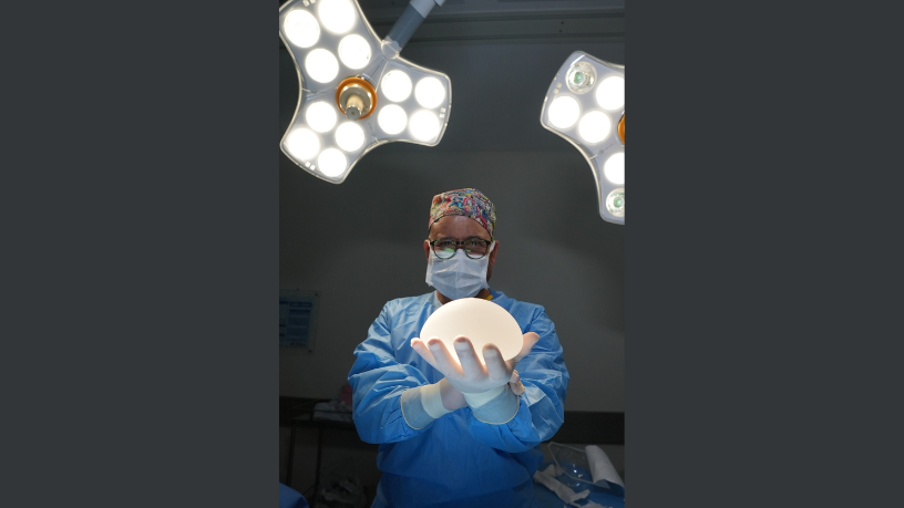 Dr. Gilberson Wanderley Silva reforça que combinações personalizadas em blocos cirúrgicos aumentam a eficácia dos procedimentos.