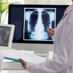 Dra. Thaline Neves destaca o papel indispensável do radiologista nas decisões clínicas e diagnósticas da medicina moderna.