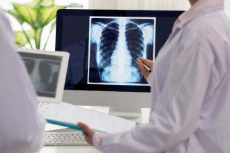 Dra. Thaline Neves destaca o papel indispensável do radiologista nas decisões clínicas e diagnósticas da medicina moderna.