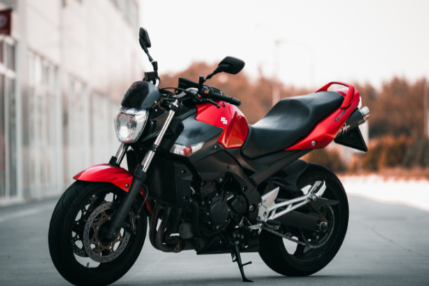 Teciomar Ábila revela como a customização radical transforma motos em verdadeiras expressões de identidade e estilo pessoal.