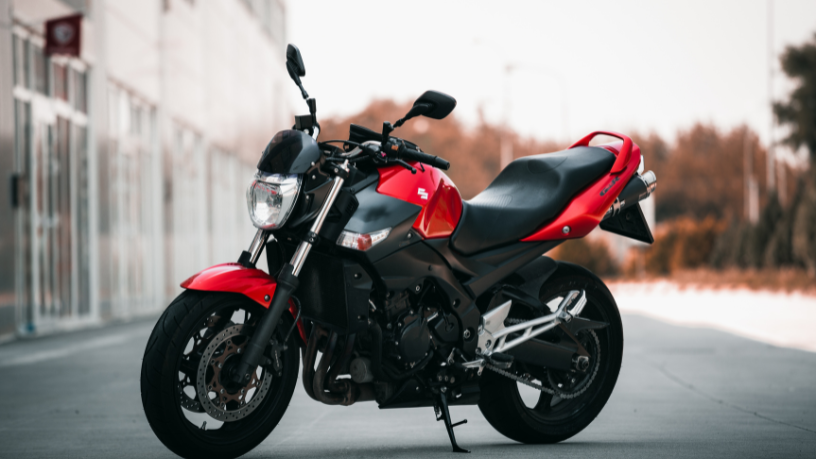 Teciomar Ábila revela como a customização radical transforma motos em verdadeiras expressões de identidade e estilo pessoal.