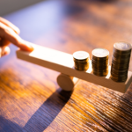 Ediney Jara de Oliveira analisa como a economia sem dinheiro físico avança com a consolidação das moedas digitais.