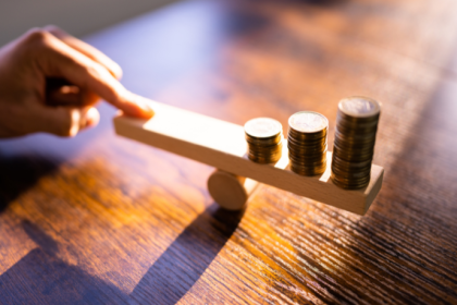 Ediney Jara de Oliveira analisa como a economia sem dinheiro físico avança com a consolidação das moedas digitais.