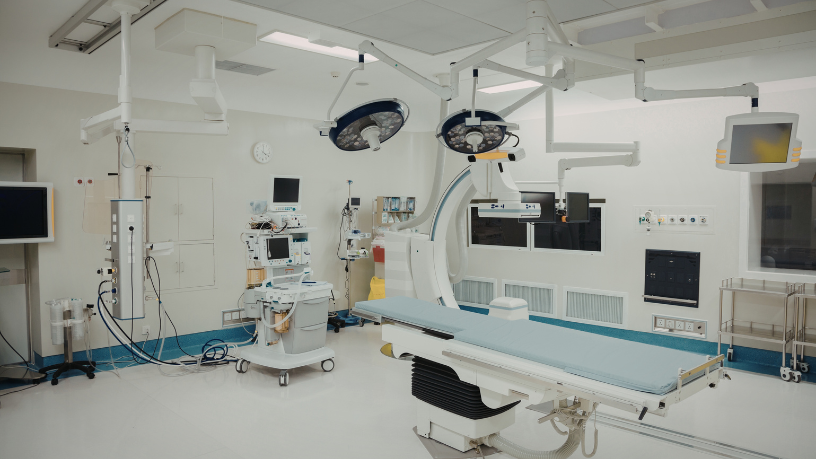 Milton Seigi Hayashi ressalta que a anestesia na cirurgia plástica é planejada para conforto e segurança total.