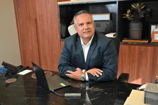 Elmar Juan Passos Varjão Bomfim